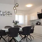 Stella Deluxe Villa Turanj