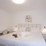 Stella Deluxe Villa Turanj