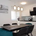 Stella Deluxe Villa *