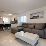 Stella Deluxe Villa
