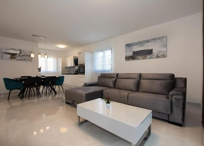 Stella Deluxe Villa