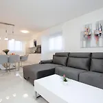 Stella Deluxe 别墅 图兰杰