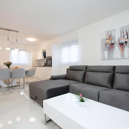 Stella Deluxe Villa Turanj