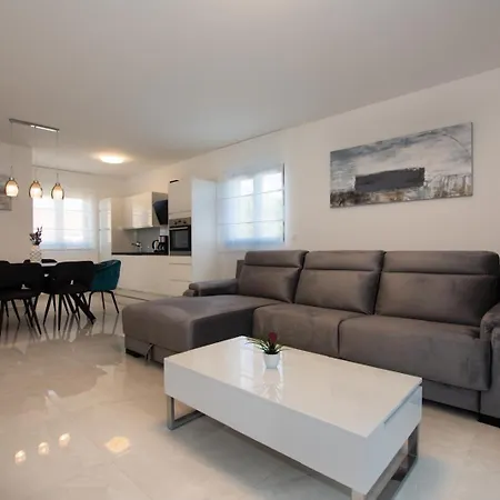 Stella Deluxe Villa